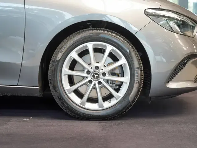 Mercedes-Benz B 220