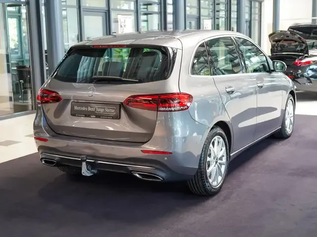 Mercedes-Benz B 220