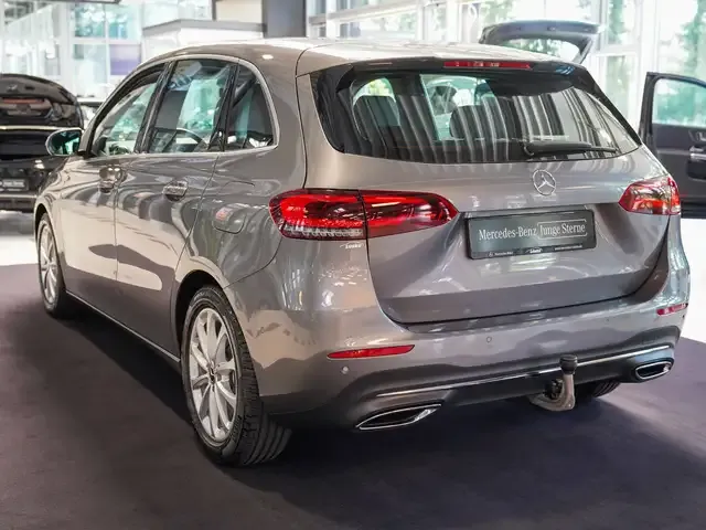 Mercedes-Benz B 220