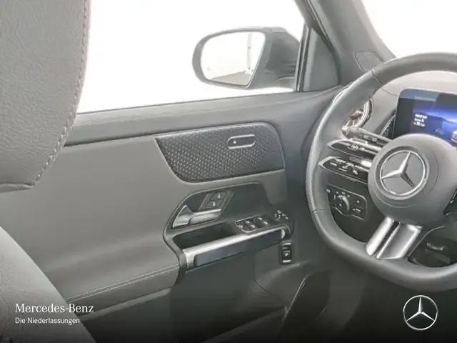 Mercedes-Benz EQB 300