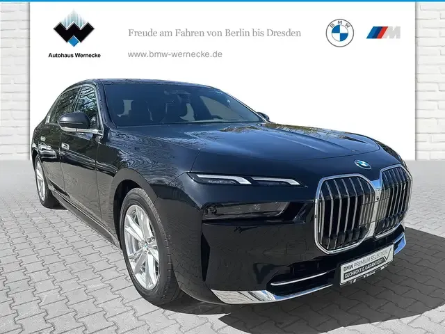 BMW i7