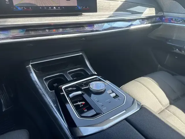 BMW i7