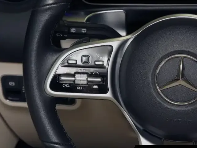 Mercedes-Benz GLB 220