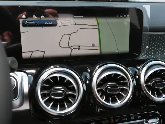 Mercedes-Benz GLB 200