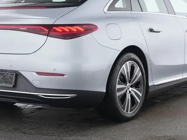 Mercedes-Benz EQE 300
