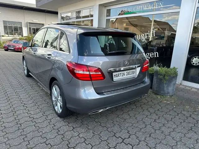 Mercedes-Benz B 200
