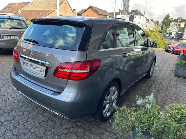 Mercedes-Benz B 200