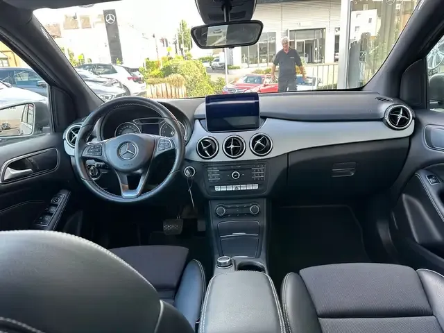 Mercedes-Benz B 200