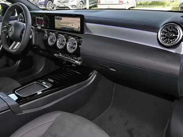 Mercedes-Benz CLA 200