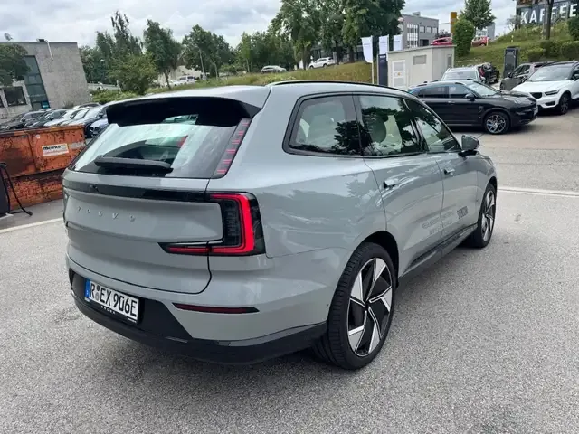 Volvo EX90