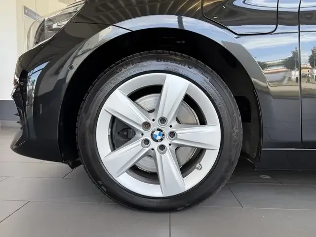 BMW 225