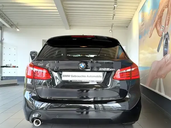 BMW 225