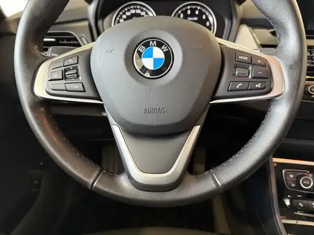 BMW 225