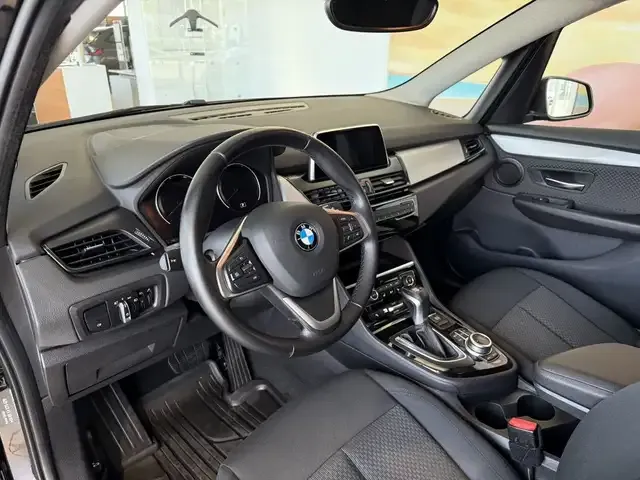 BMW 225