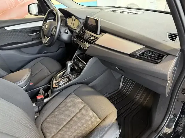 BMW 225