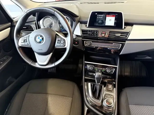 BMW 225