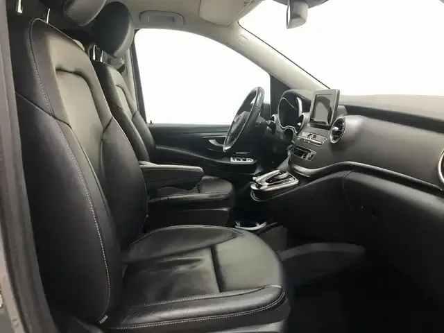 Mercedes-Benz V 220