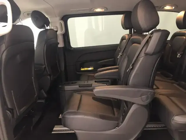 Mercedes-Benz V 220