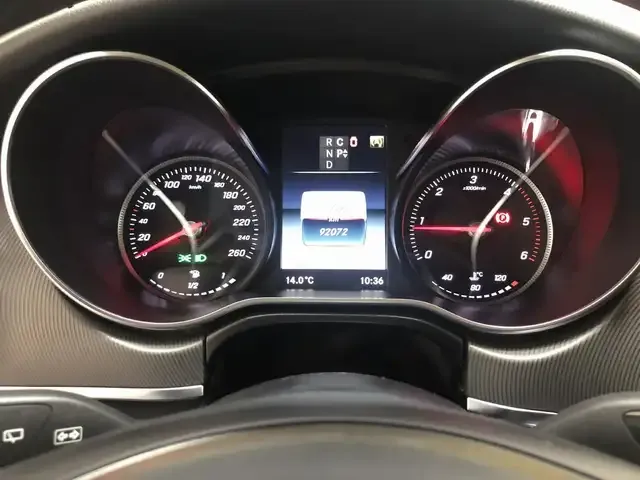 Mercedes-Benz V 220