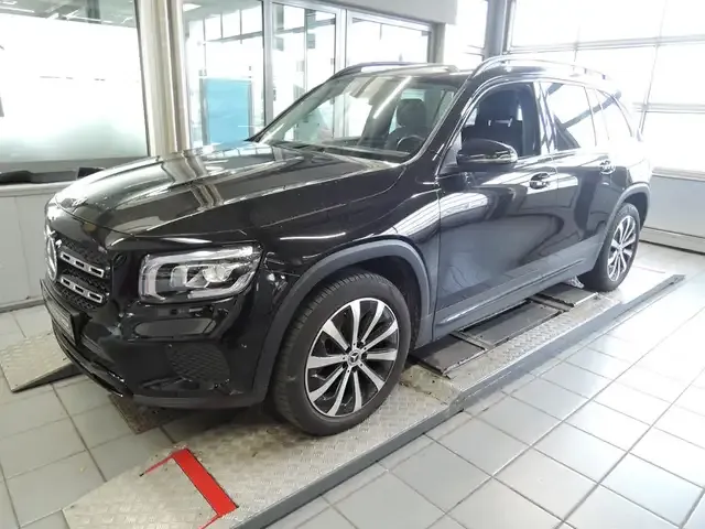 Mercedes-Benz GLB 220