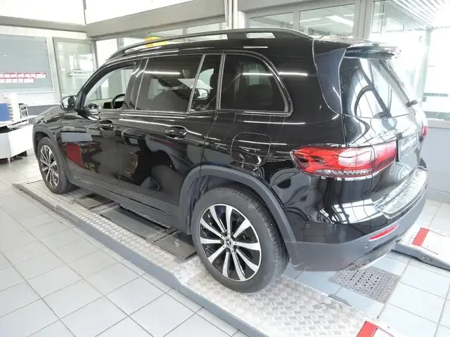 Mercedes-Benz GLB 220