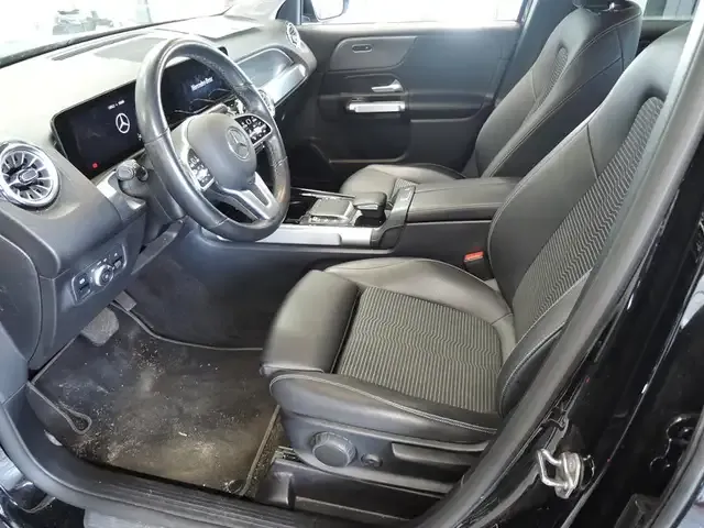 Mercedes-Benz GLB 220