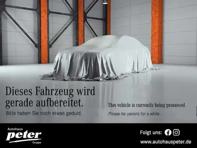 Mercedes-Benz GLB 220