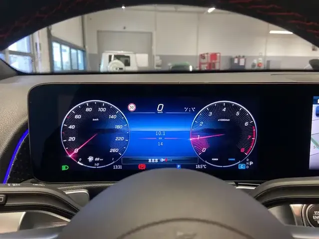 Mercedes-Benz GLB 200