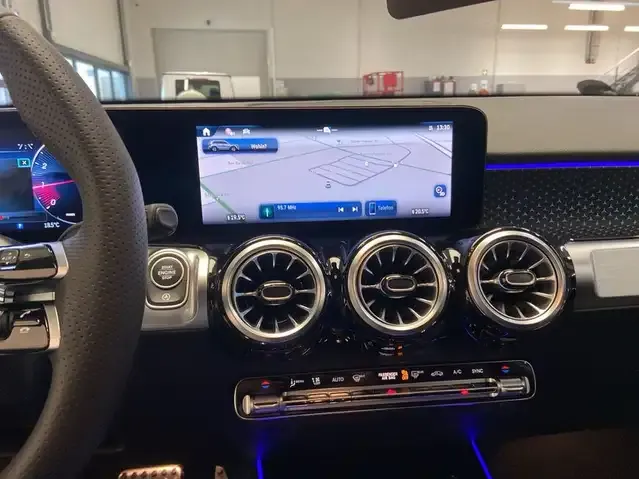 Mercedes-Benz GLB 200