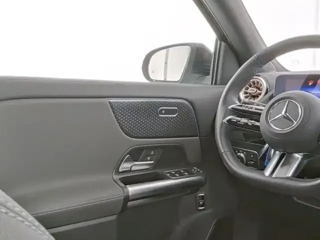 Mercedes-Benz EQA 300