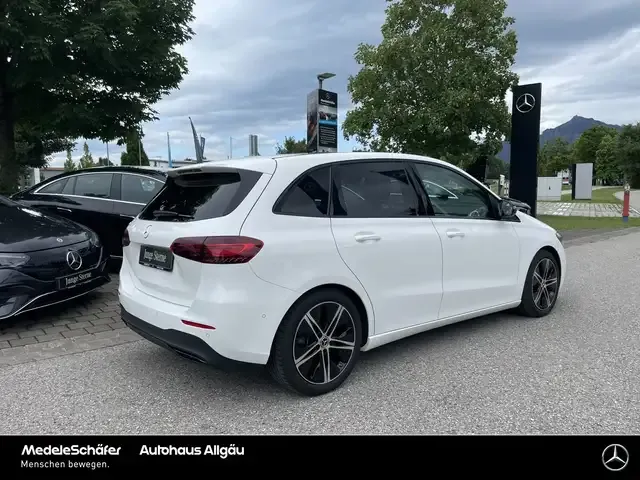 Mercedes-Benz B 200
