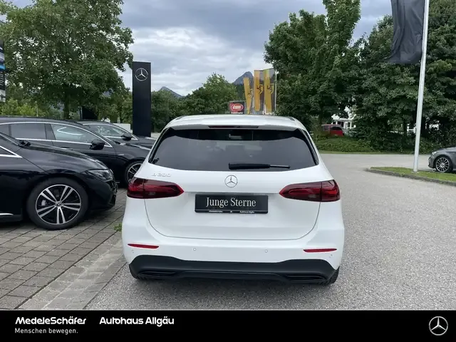 Mercedes-Benz B 200