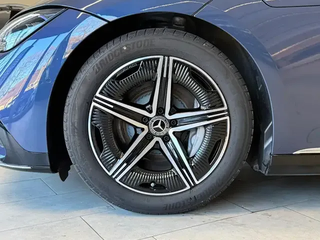 Mercedes-Benz EQE 300