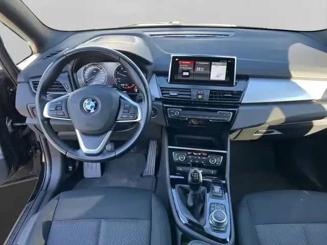 BMW 218