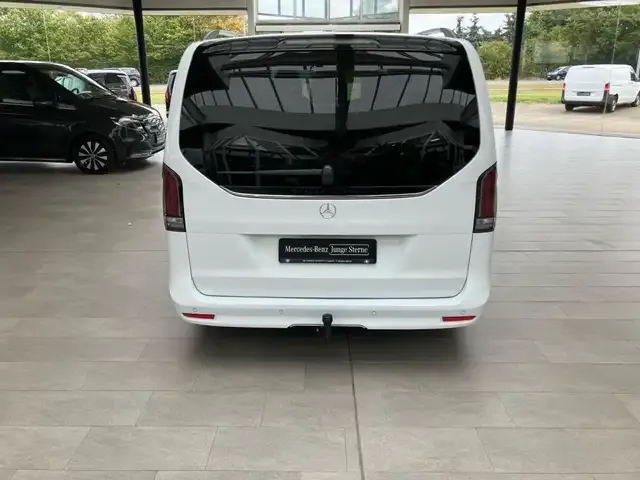 Mercedes-Benz V 220