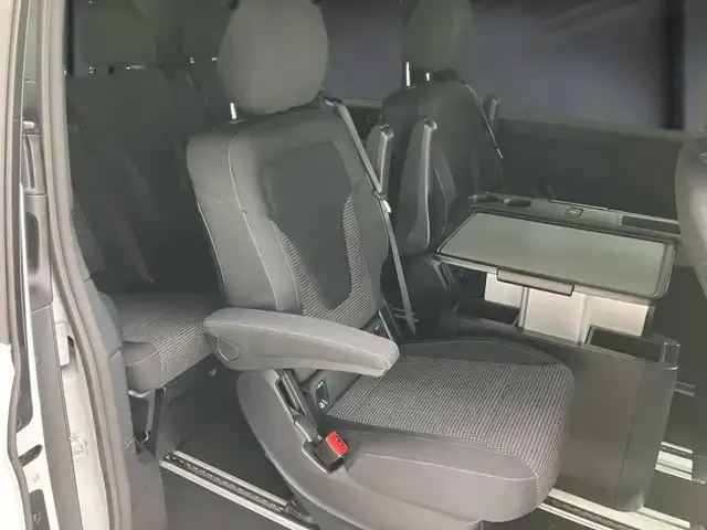 Mercedes-Benz V 220