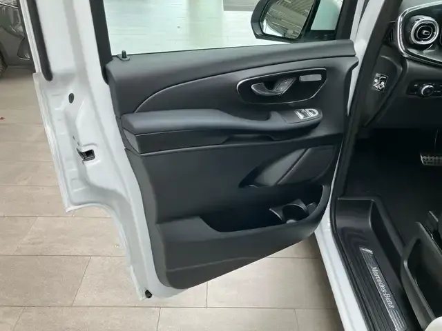 Mercedes-Benz V 220
