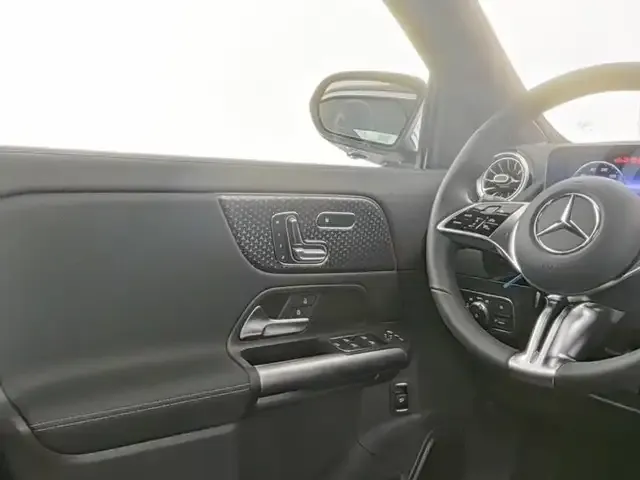 Mercedes-Benz EQA 300