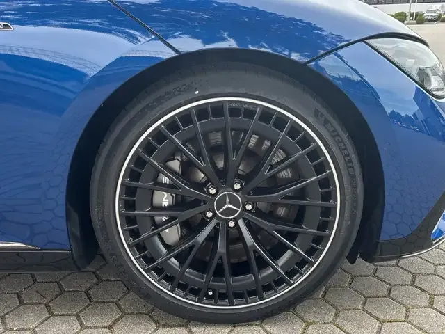 Mercedes-Benz EQE 43