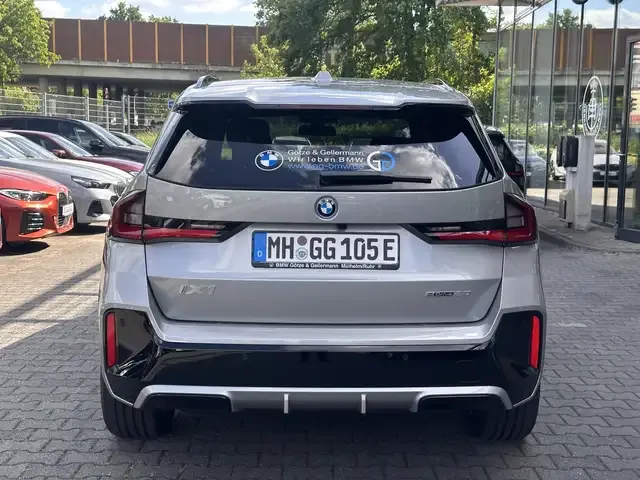 BMW iX1