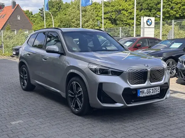 BMW iX1