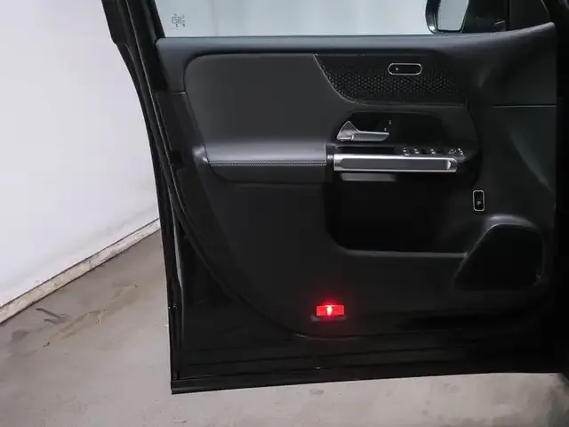 Mercedes-Benz EQB 300