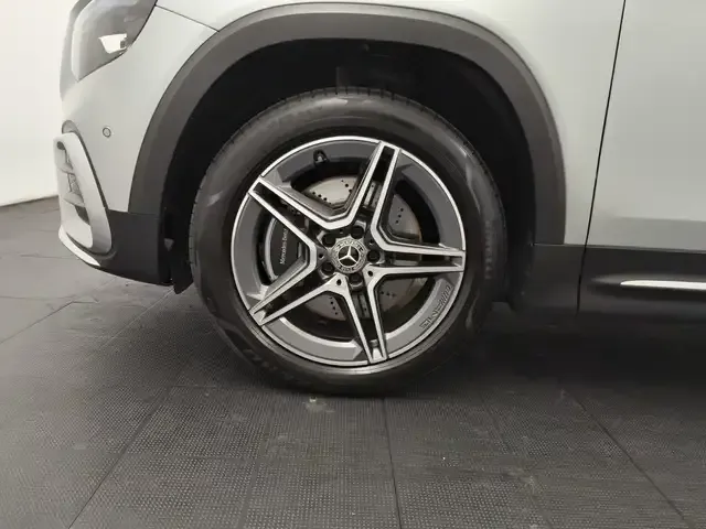 Mercedes-Benz GLB 220