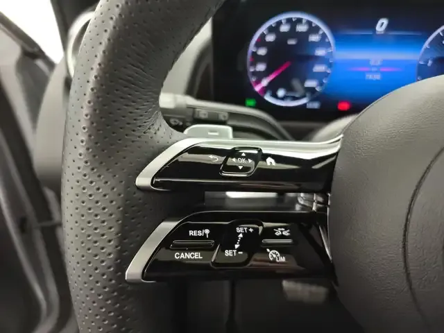 Mercedes-Benz GLB 220