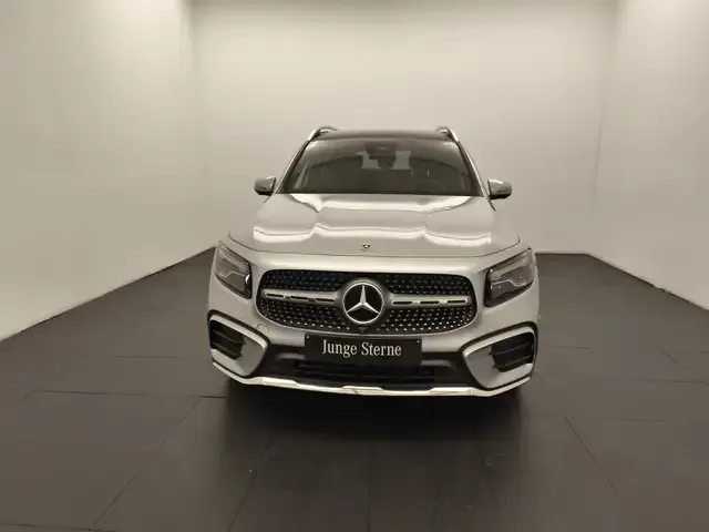 Mercedes-Benz GLB 220