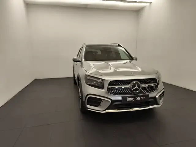 Mercedes-Benz GLB 220