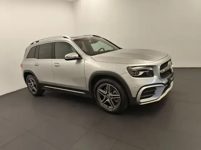 Mercedes-Benz GLB 220