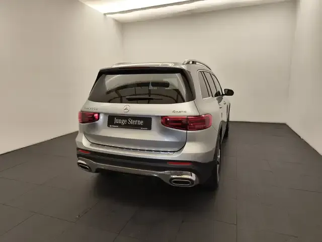 Mercedes-Benz GLB 220