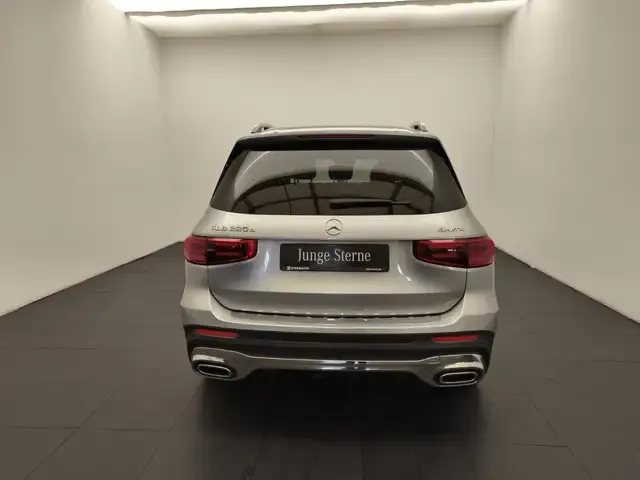 Mercedes-Benz GLB 220