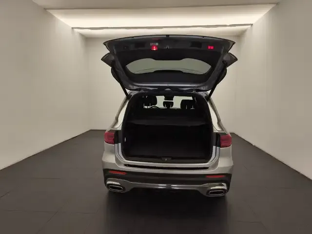 Mercedes-Benz GLB 220